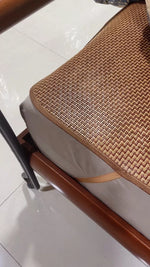 Load image into Gallery viewer, ✨ 一躺就涼!會呼吸的頂級碳化麻將涼蓆,告別夏日黏膩汗背 ✨