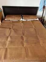 Load image into Gallery viewer, ✨ 一躺就涼!會呼吸的頂級碳化麻將涼蓆,告別夏日黏膩汗背 ✨