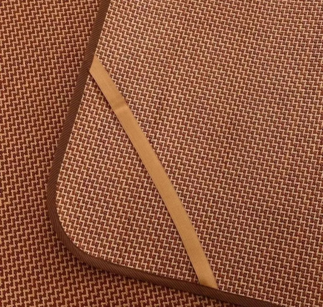 ✨ 一躺就涼！會呼吸的頂級碳化麻將涼蓆，告別夏日黏膩汗背 ✨